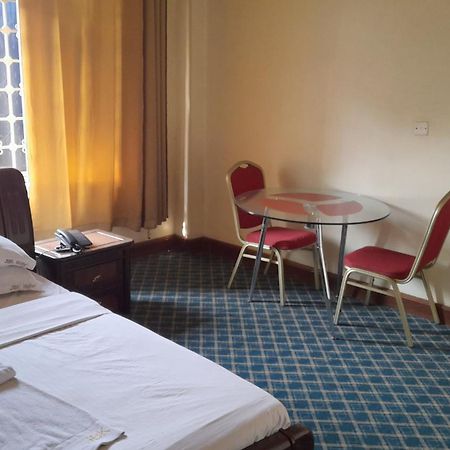 New Jbk Hotel Kampala Extérieur photo