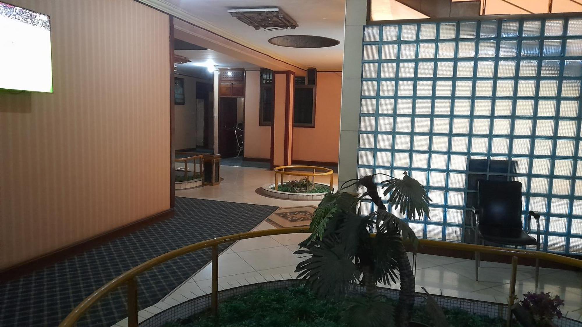 New Jbk Hotel Kampala Extérieur photo