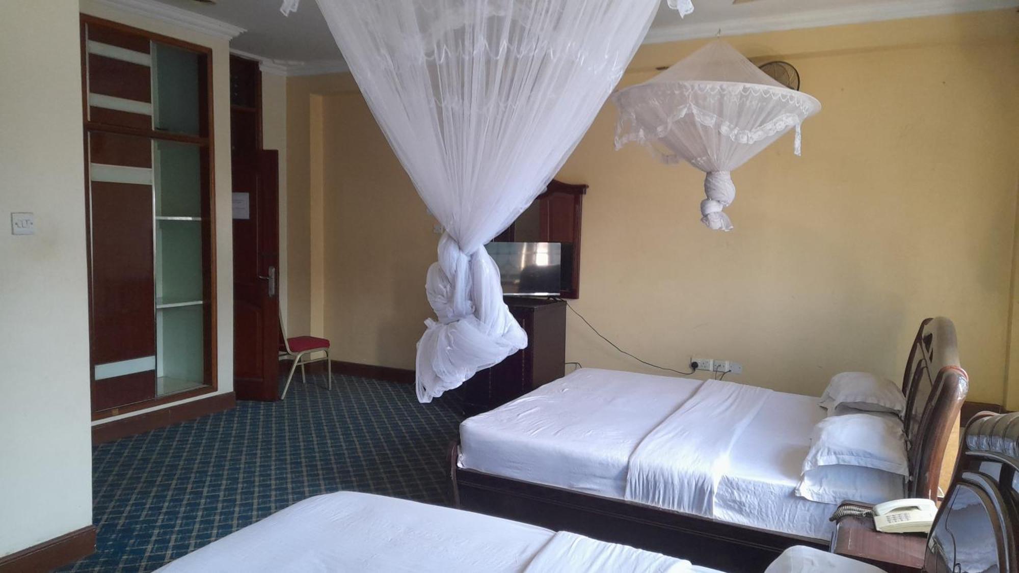 New Jbk Hotel Kampala Extérieur photo