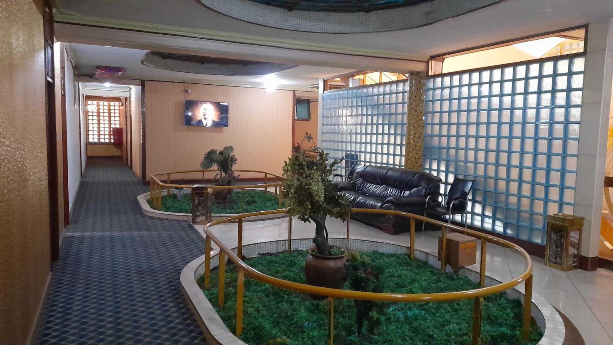 New Jbk Hotel Kampala Extérieur photo