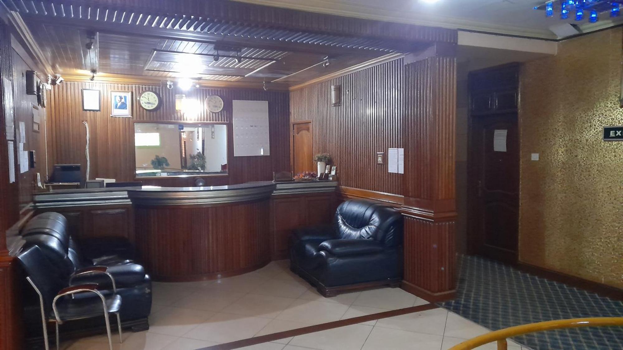 New Jbk Hotel Kampala Extérieur photo