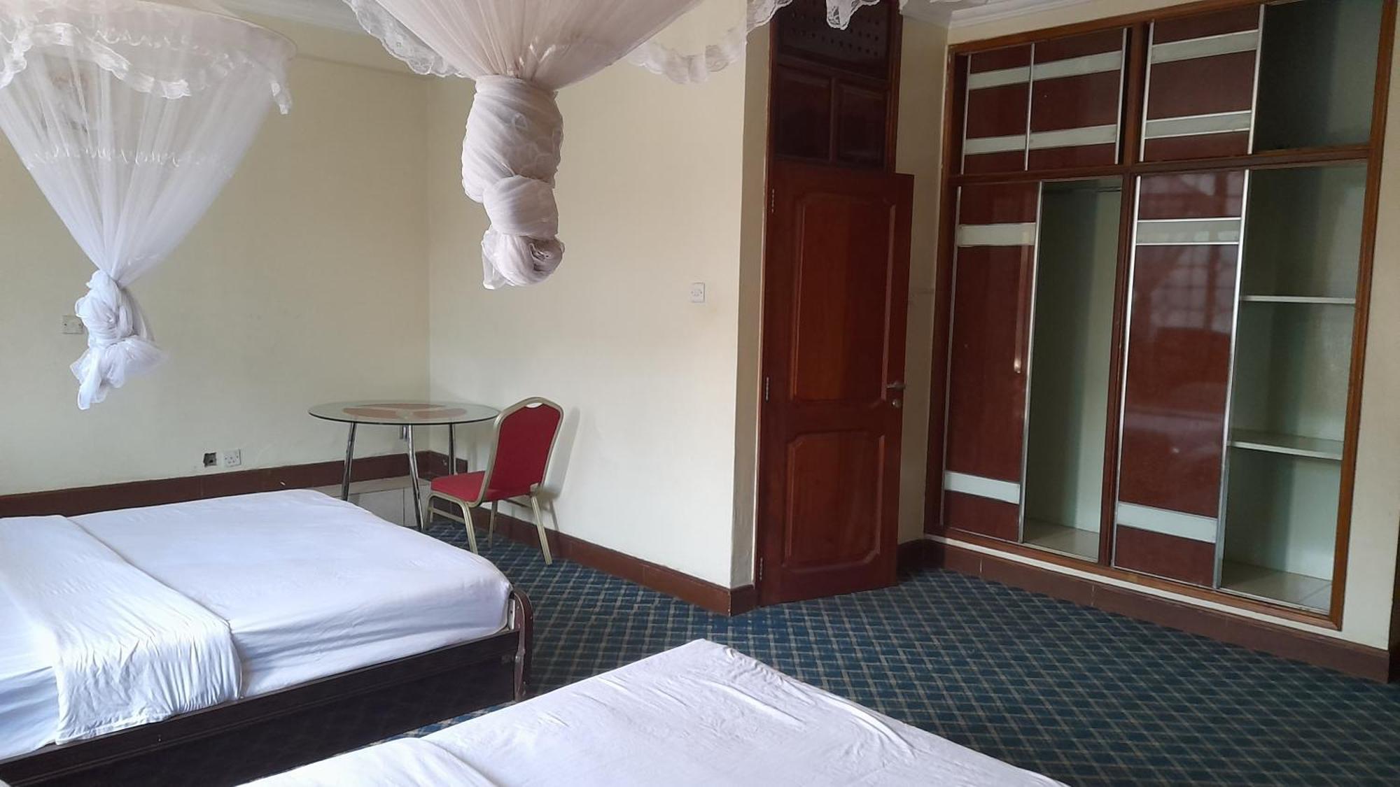 New Jbk Hotel Kampala Extérieur photo