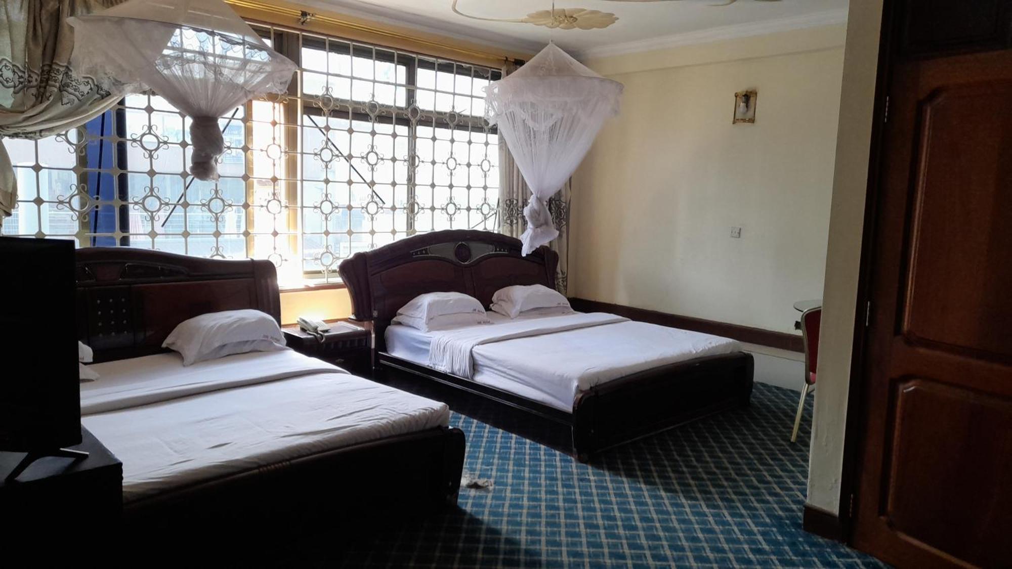 New Jbk Hotel Kampala Extérieur photo