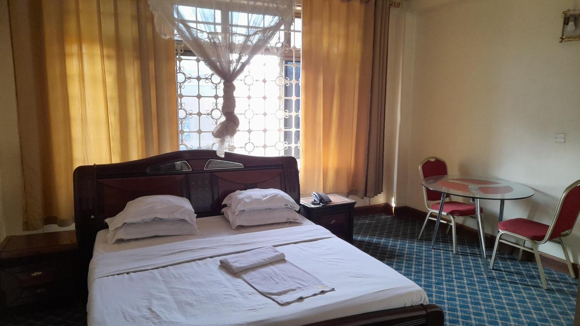 New Jbk Hotel Kampala Extérieur photo