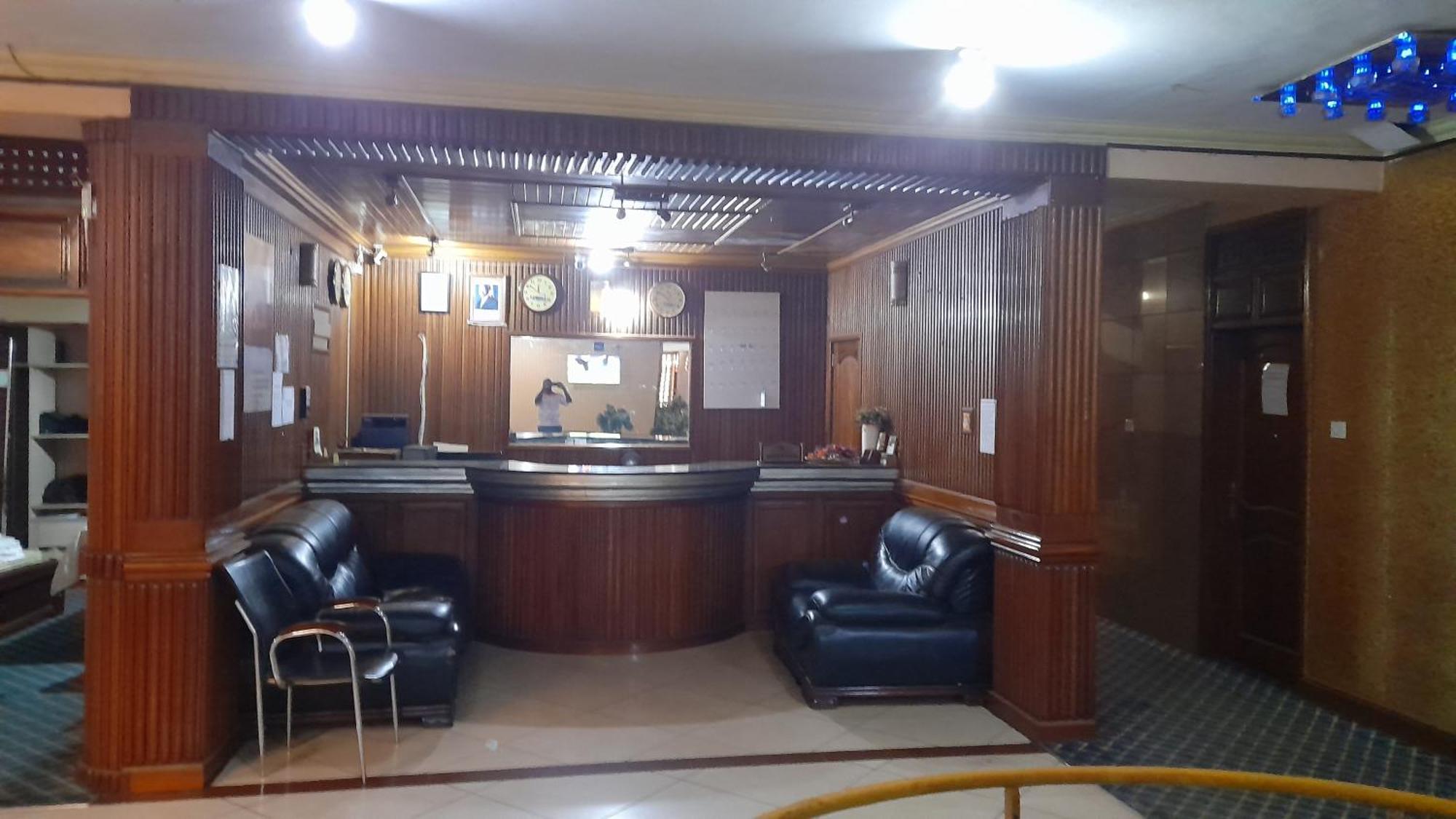 New Jbk Hotel Kampala Extérieur photo
