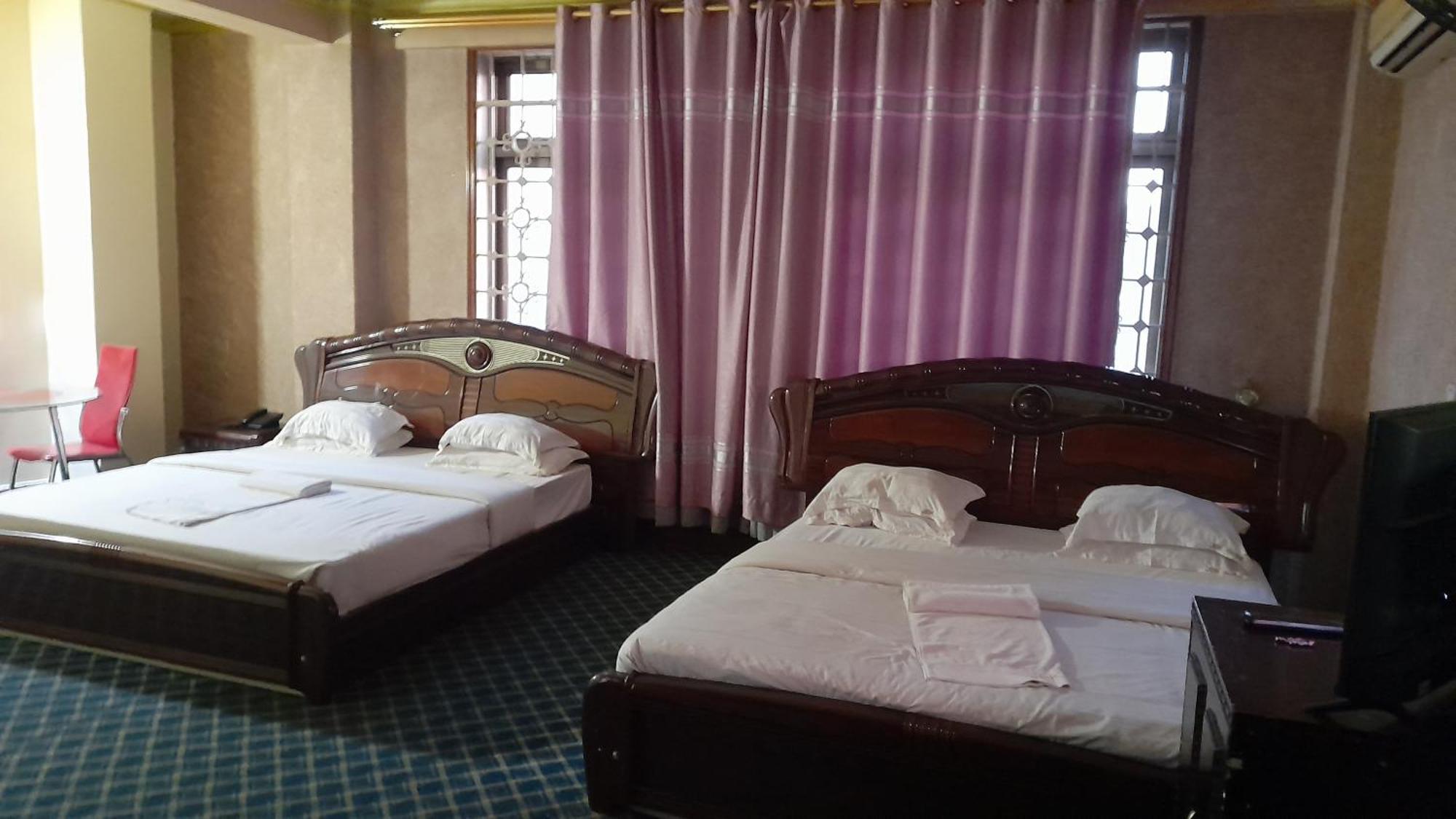 New Jbk Hotel Kampala Extérieur photo