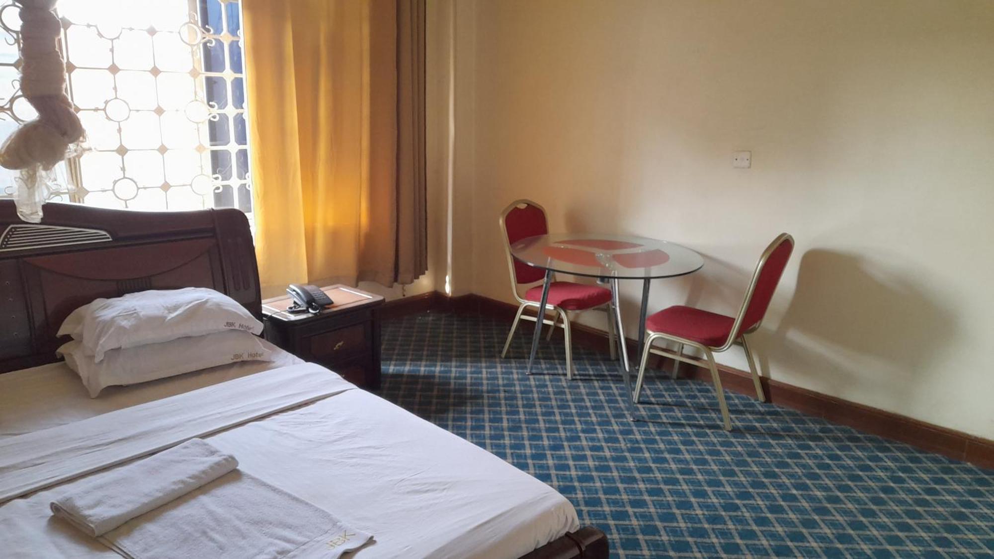 New Jbk Hotel Kampala Extérieur photo