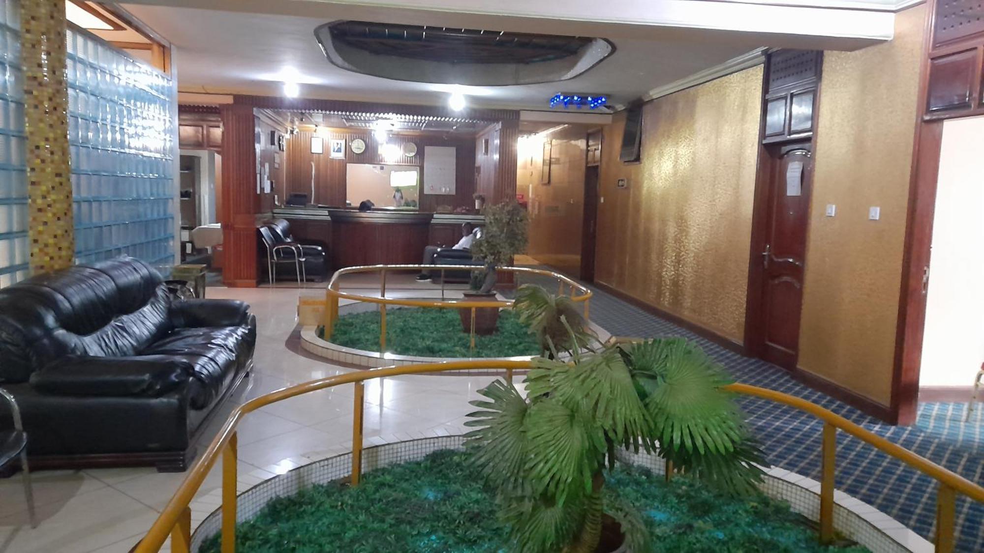 New Jbk Hotel Kampala Extérieur photo