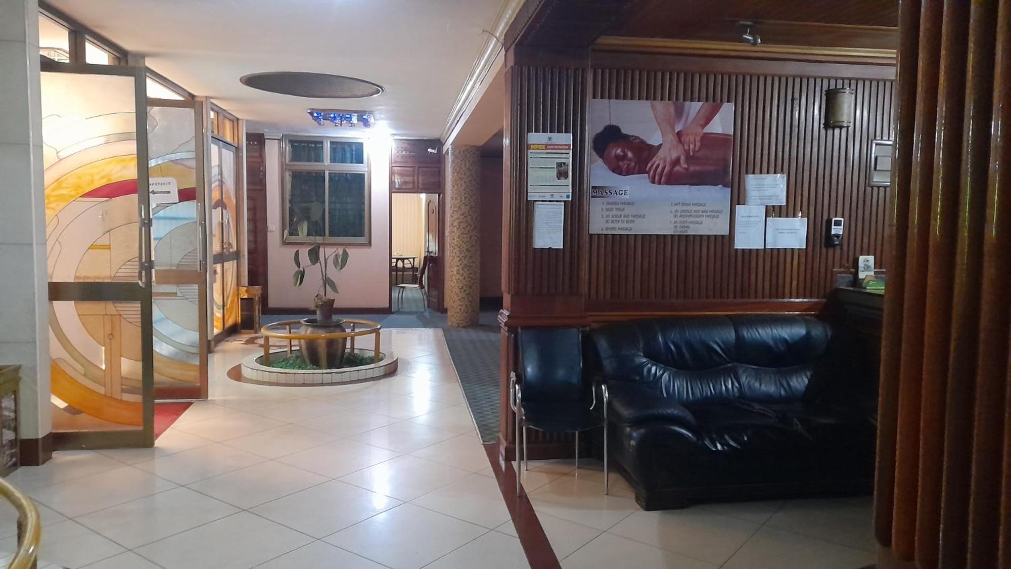 New Jbk Hotel Kampala Extérieur photo