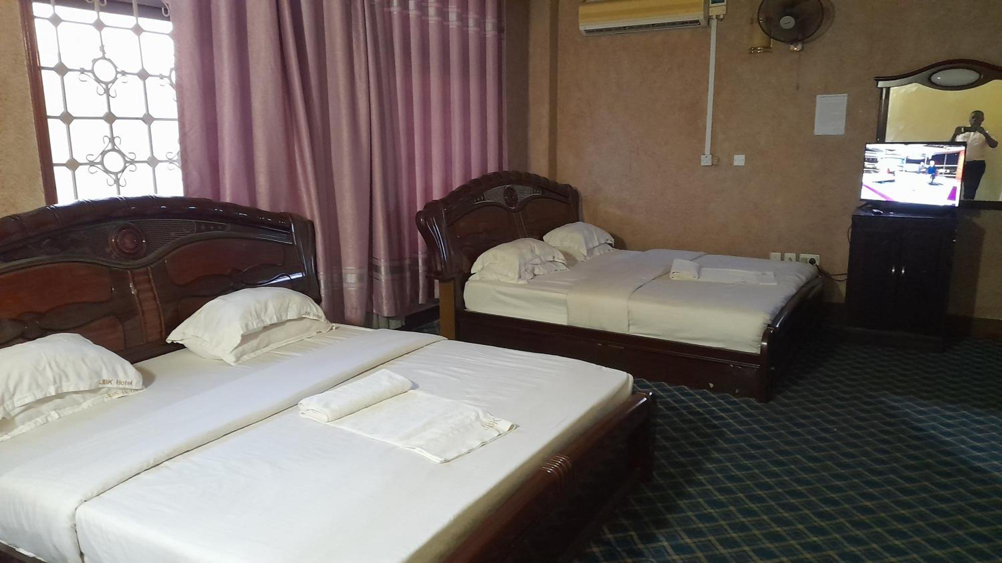 New Jbk Hotel Kampala Extérieur photo
