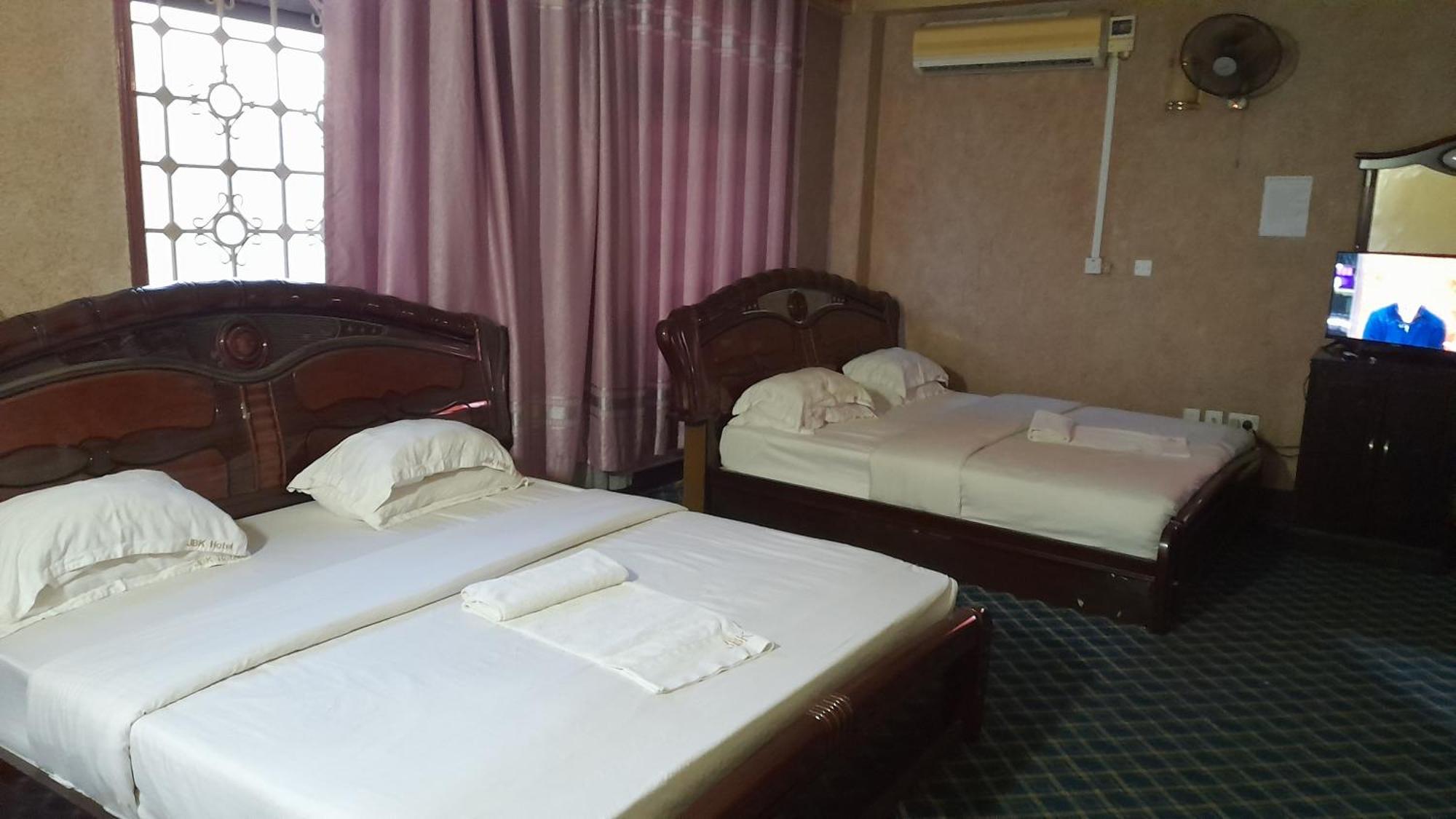 New Jbk Hotel Kampala Extérieur photo