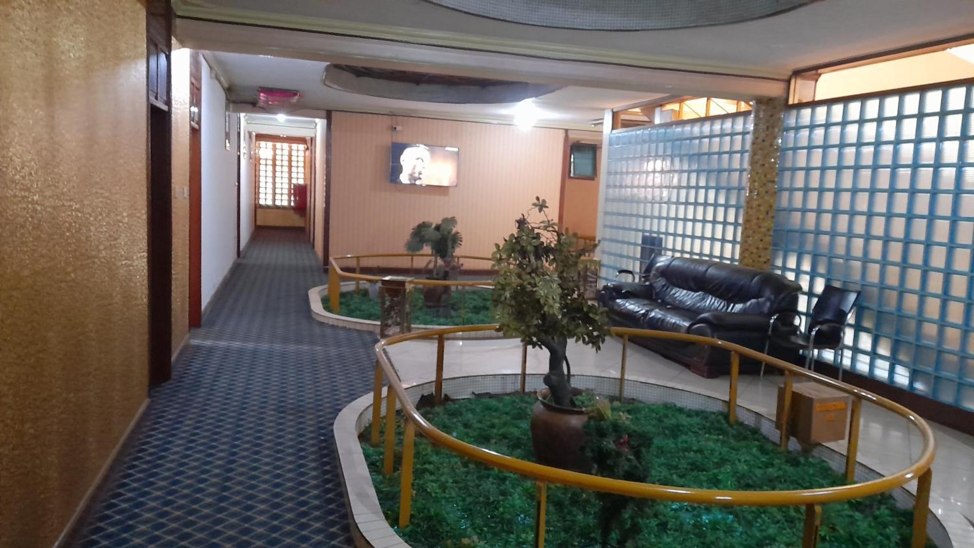 New Jbk Hotel Kampala Extérieur photo