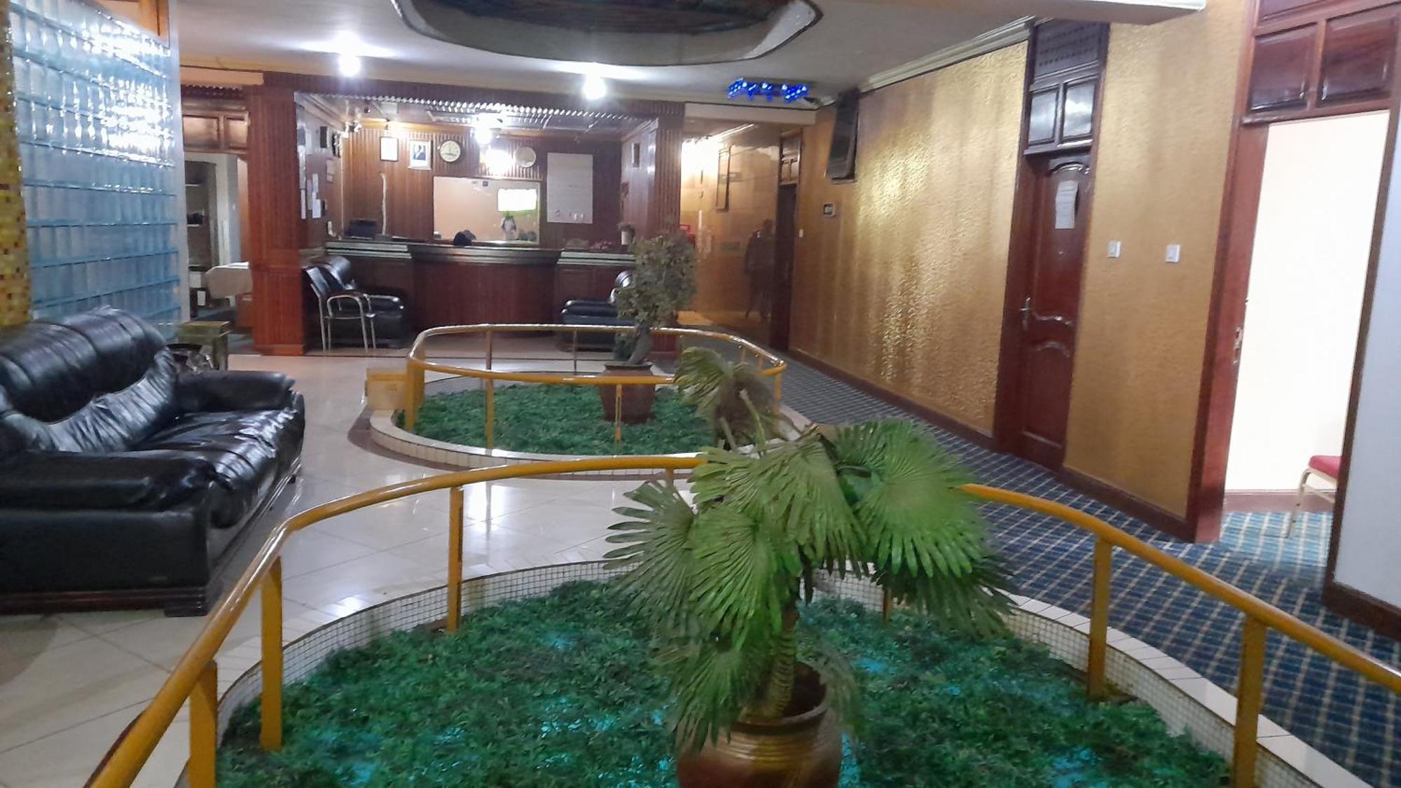 New Jbk Hotel Kampala Extérieur photo