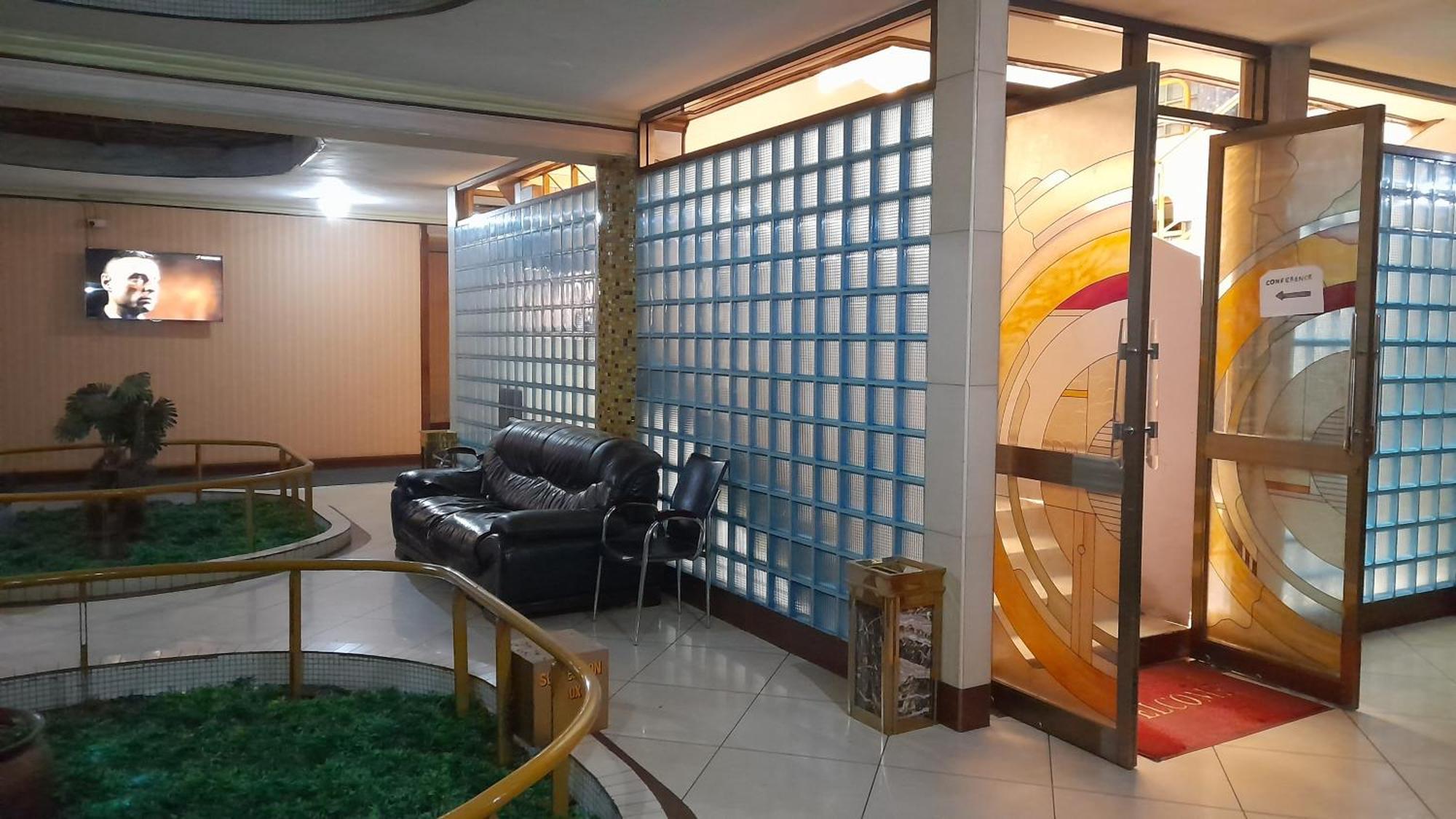 New Jbk Hotel Kampala Extérieur photo