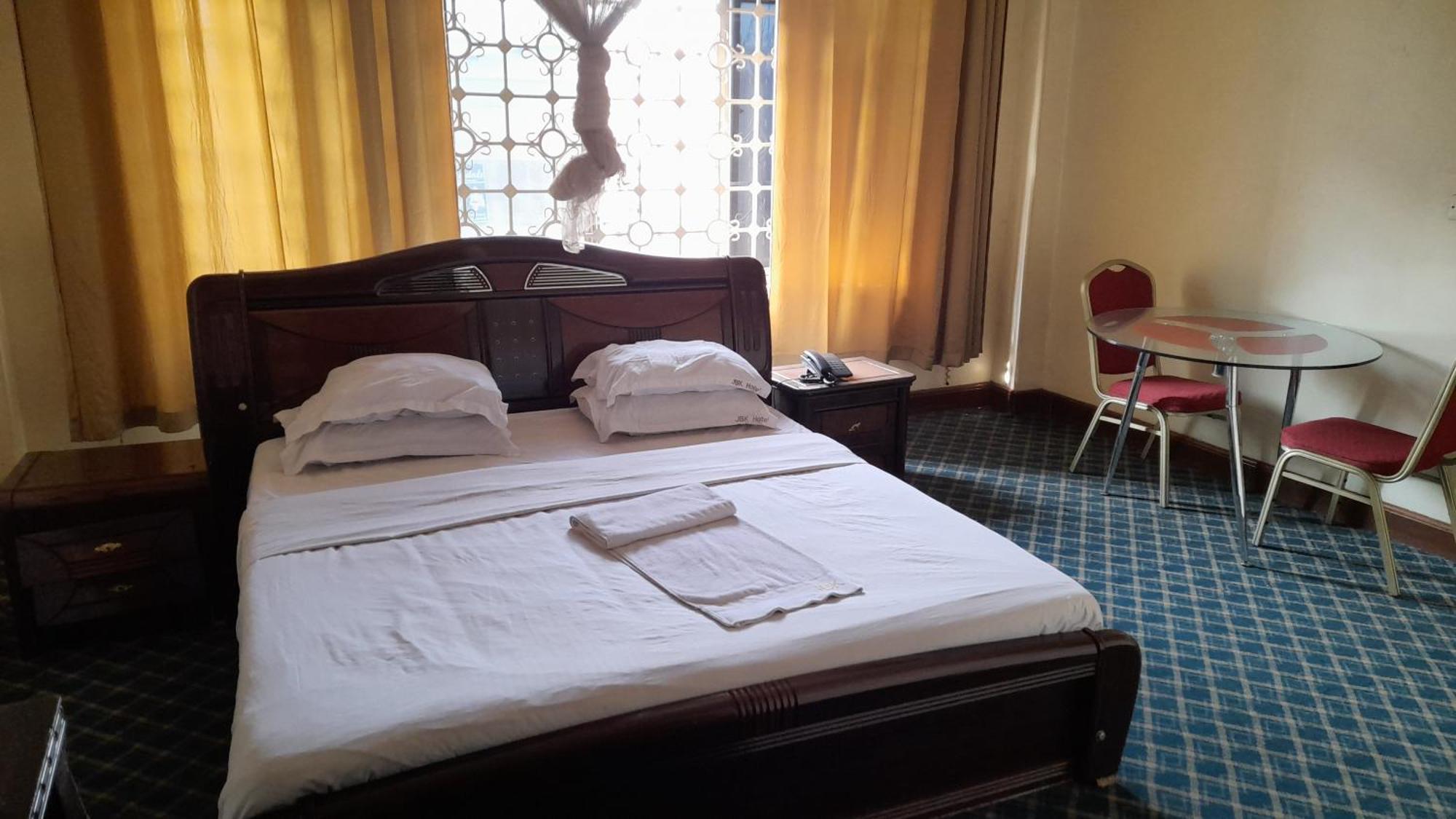 New Jbk Hotel Kampala Extérieur photo