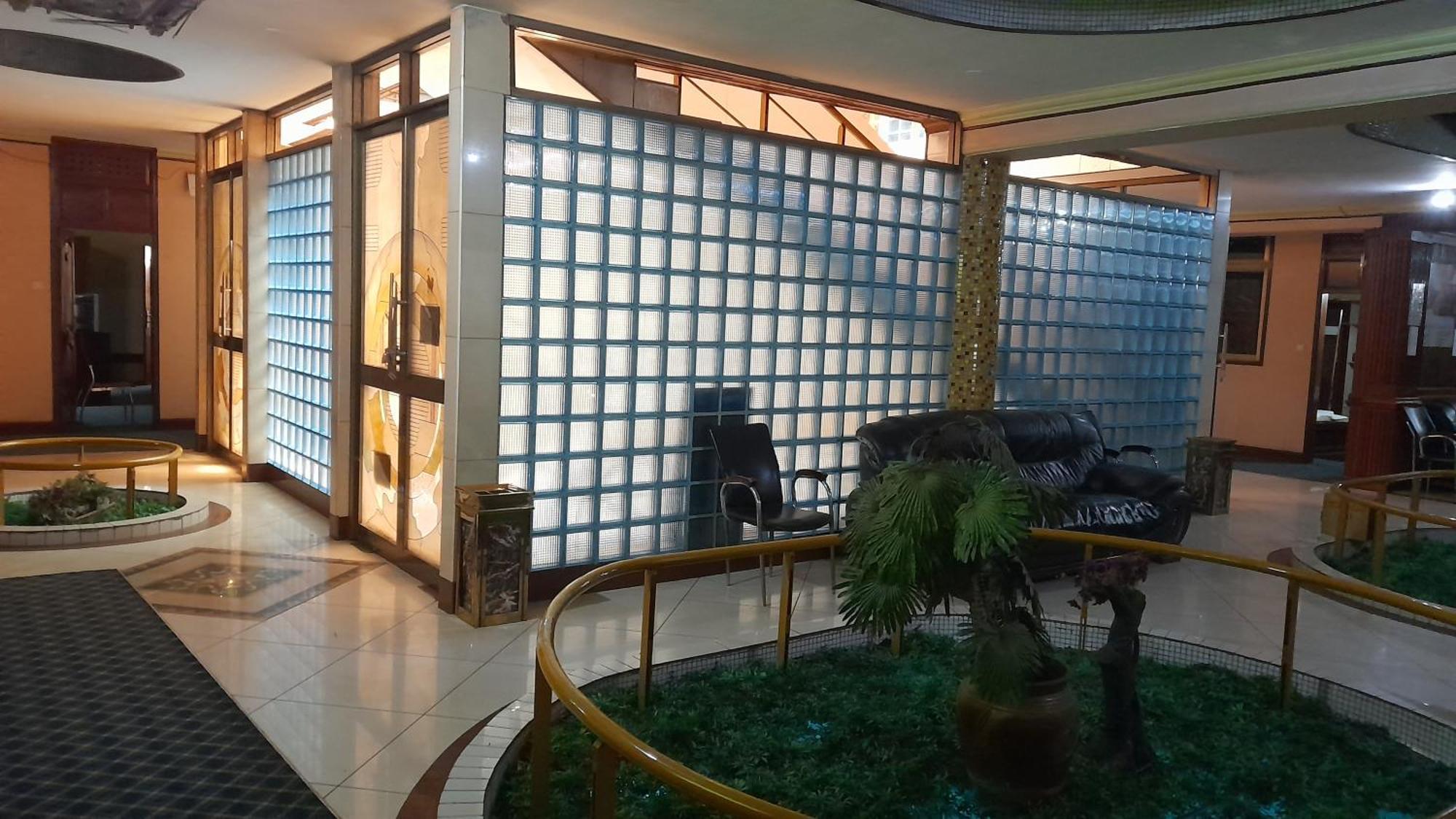 New Jbk Hotel Kampala Extérieur photo