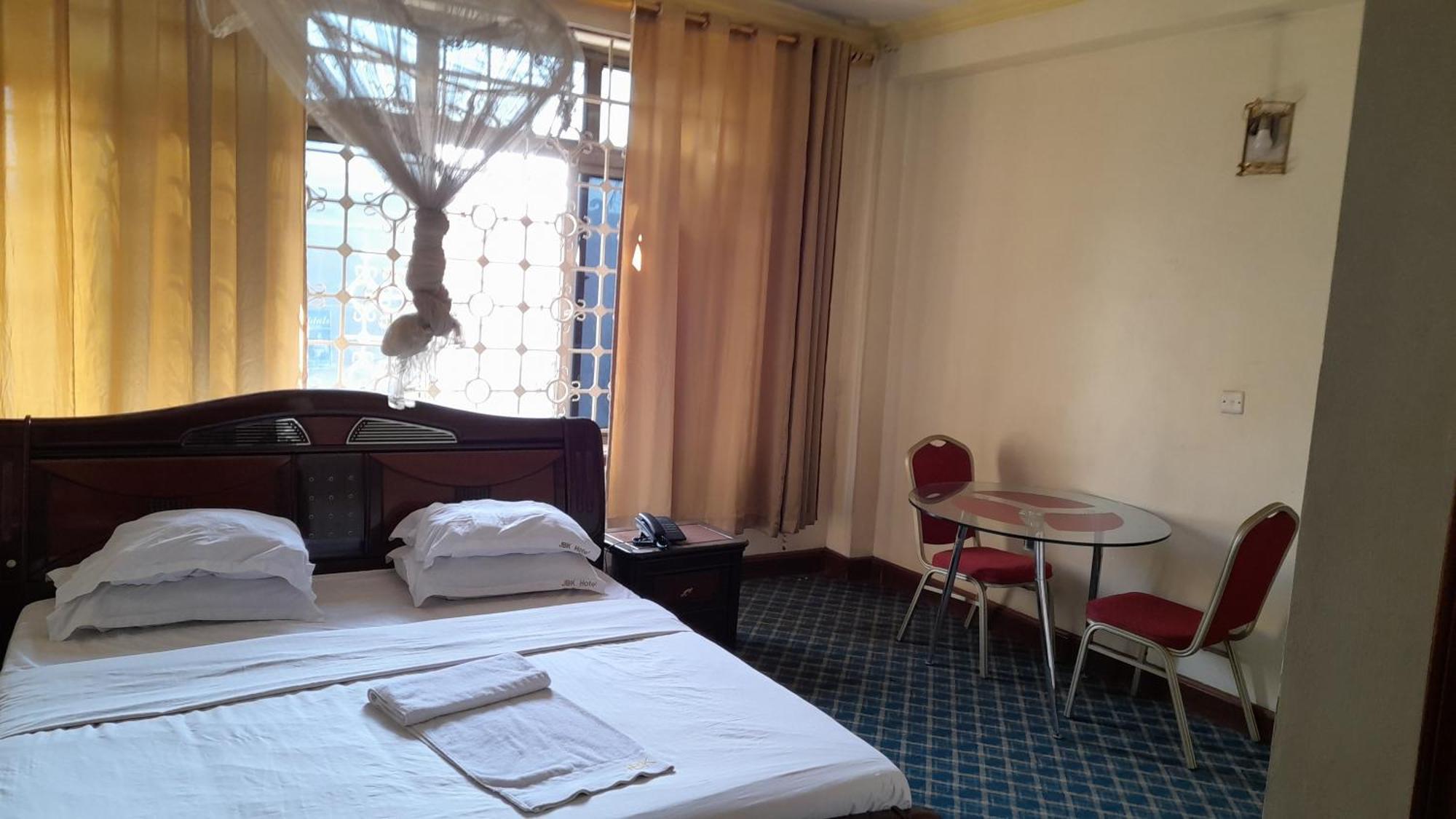 New Jbk Hotel Kampala Extérieur photo