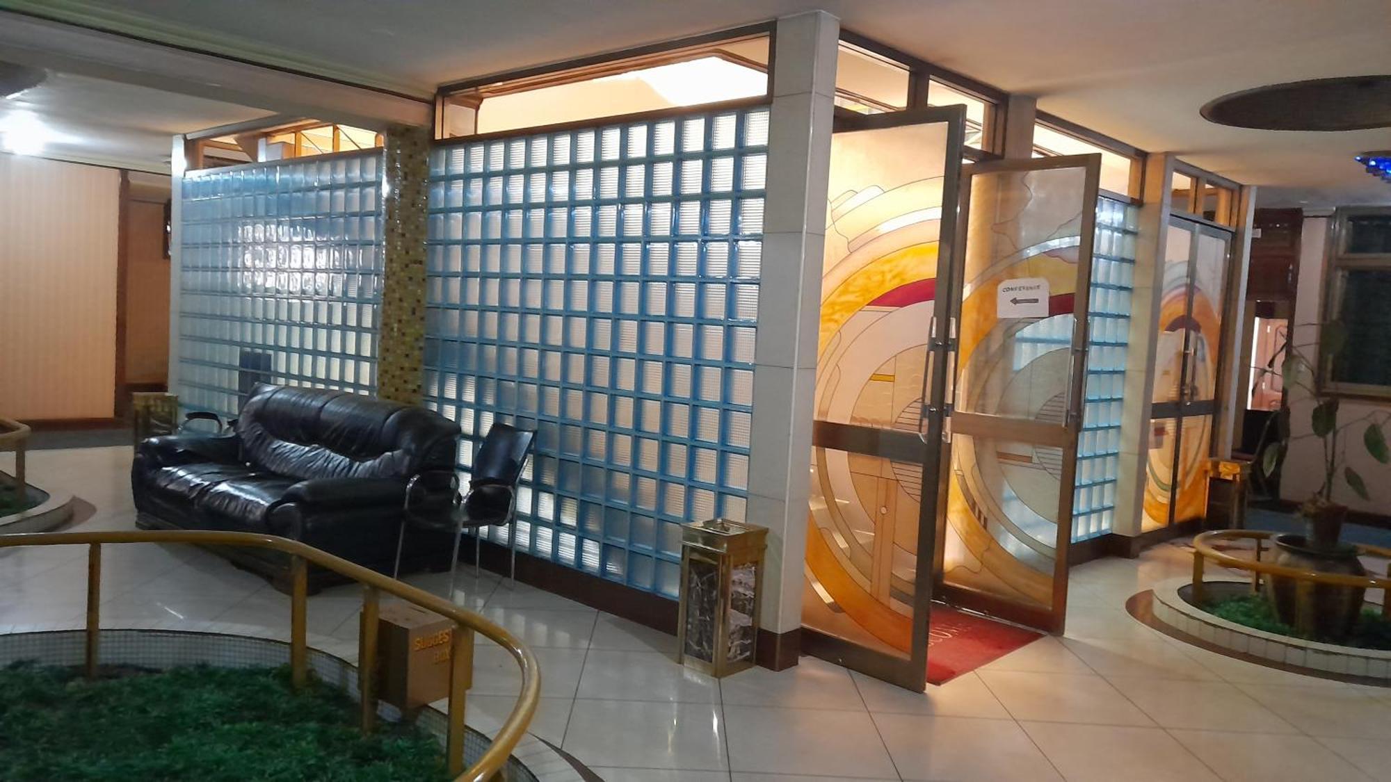 New Jbk Hotel Kampala Extérieur photo